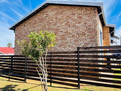 Townhouse For Sale in Groblerpark, Roodepoort